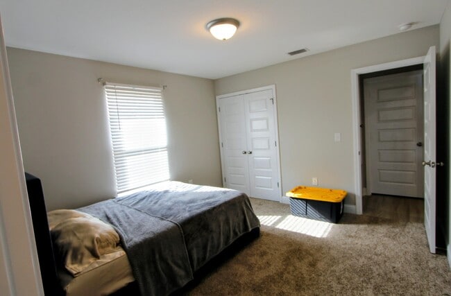 Building Photo - 5438 Lee Farm Blvd