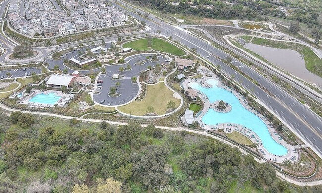 Building Photo - 6 Crown Point Dr