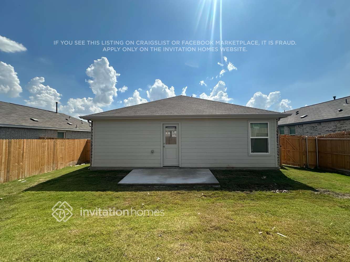 Building Photo - 3950 Saddleback Dr