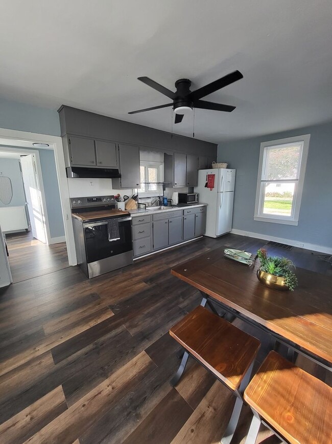 Building Photo - Fully Furnished Single Family Home In Akron