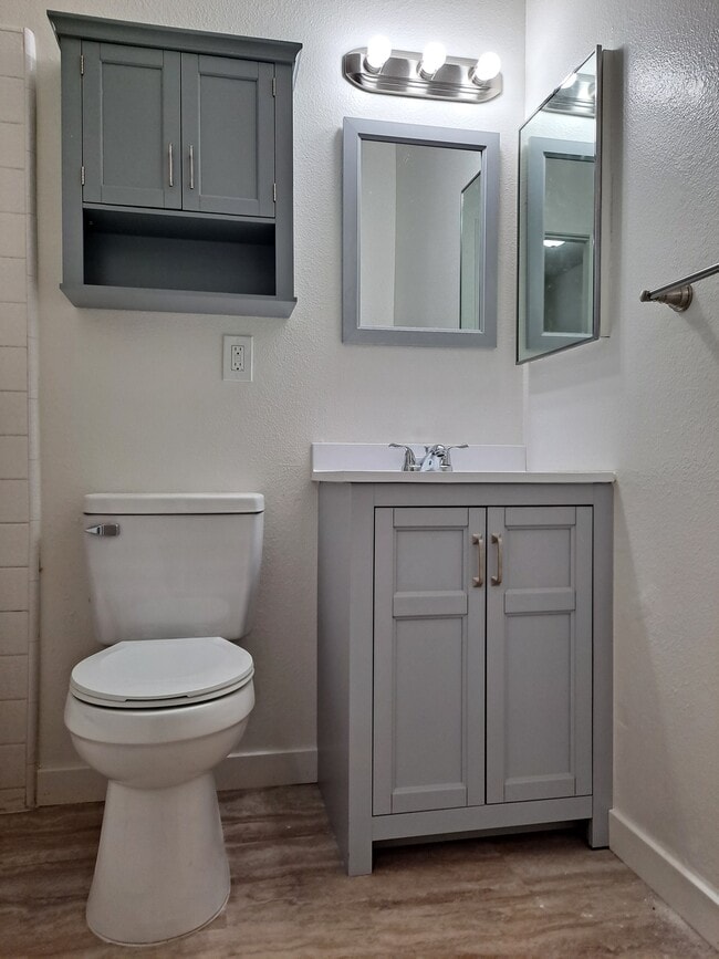 Building Photo - 2635 Sextant Ave