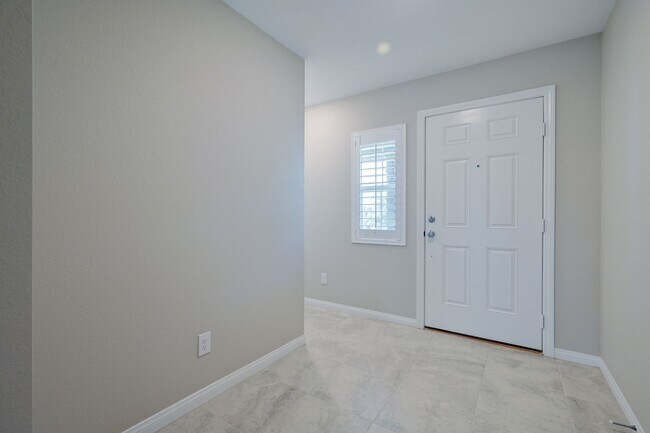 Building Photo - Mountains Edge!! Gated!!  4 bedrooms!! Primary Bedroom and bath down Stairs!! 2 Primary bedrooms!...