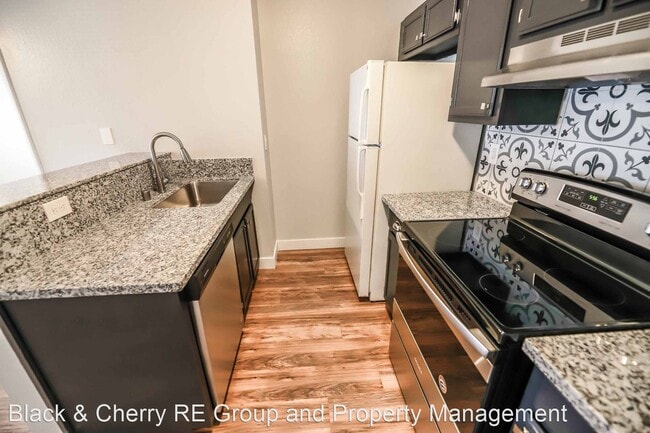 Building Photo - 1 br, 1 bath House - 1361 E University Ave...