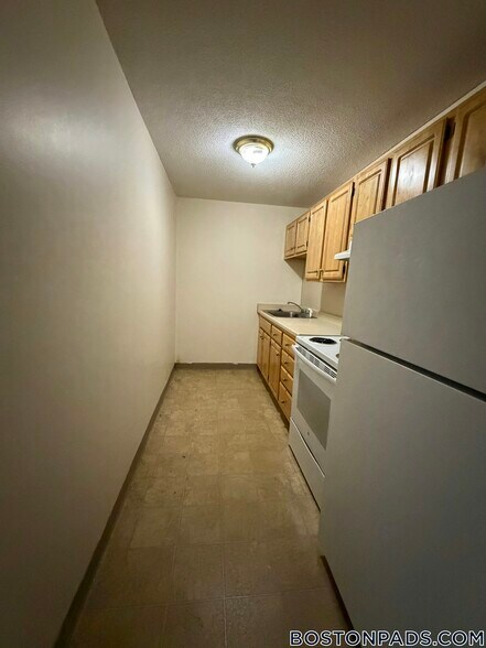 Building Photo - 122 Dustin St