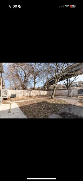 Building Photo - 216 W 12th St