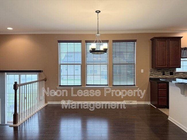 Building Photo - 214 Redstone Ct
