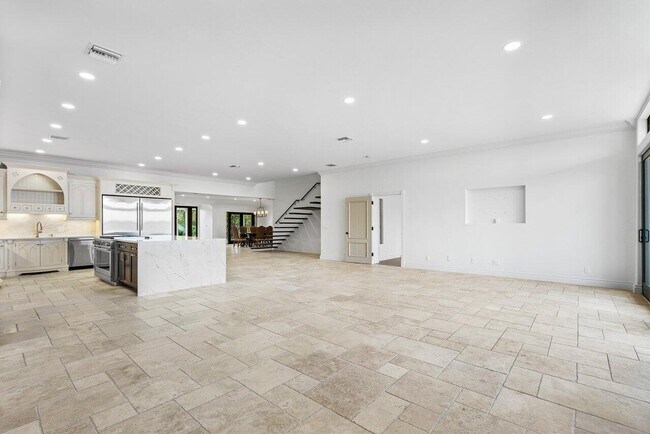 Building Photo - 1 18th Ave S