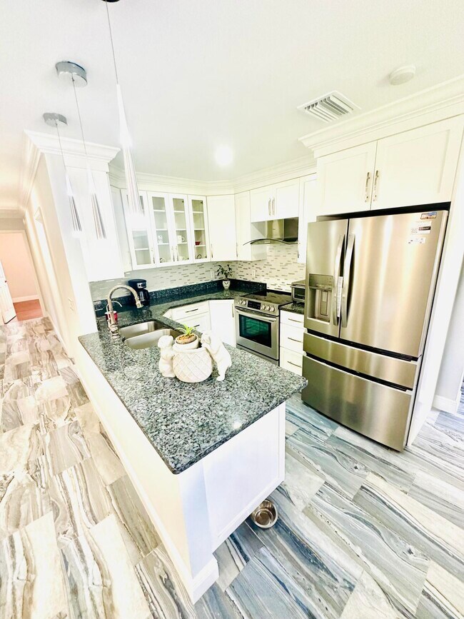 Building Photo - 1104 Neoga St