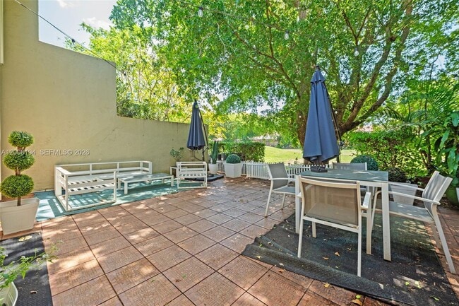 Building Photo - 3951 Adra Ave