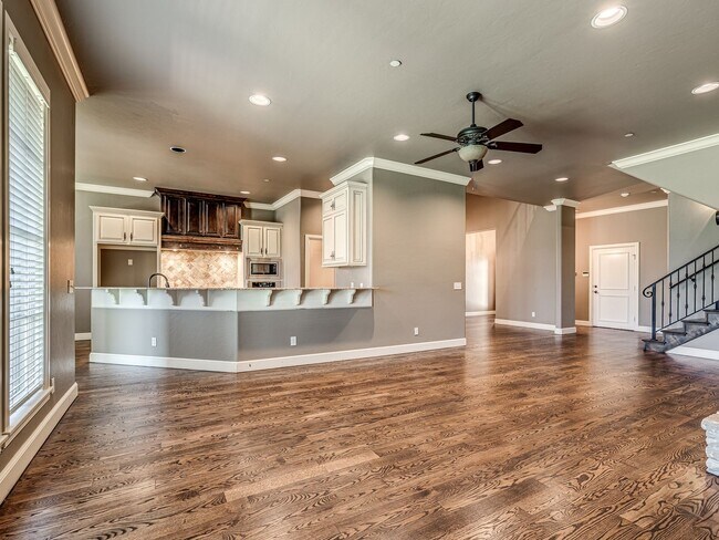 Building Photo - Luxury Edmond Townhome Overlooking Waterfa...