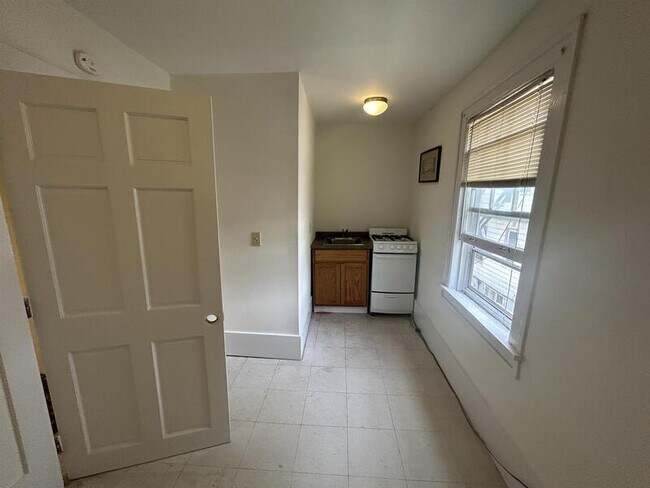 Building Photo - 240 W Lakelawn Pl