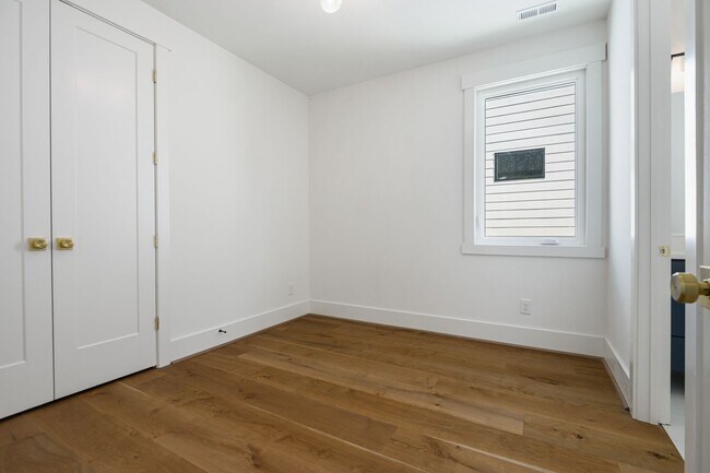 Building Photo - Modern 4-bedroom, 4-bathroom Custom Home D...