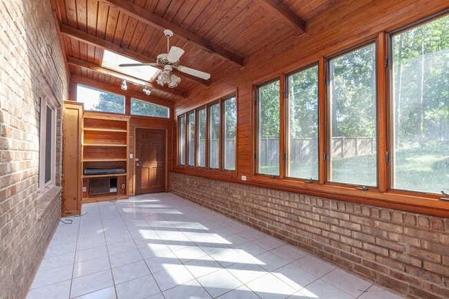 Building Photo - 3741 Fox Glen Ct NE