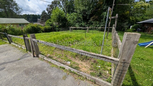 Building Photo - 3/2 Ranch - Fenced Garden Plot