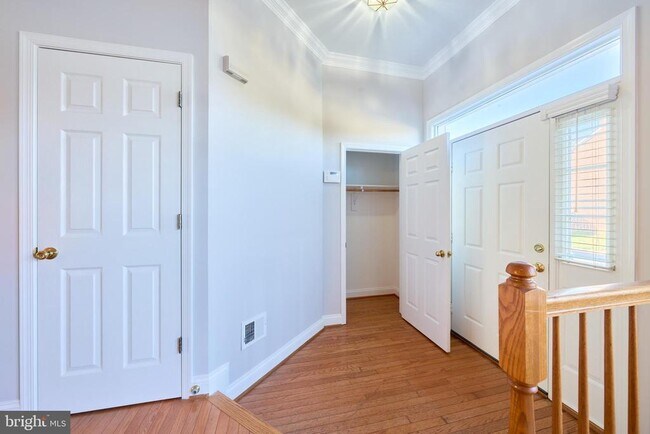 Building Photo - 685 Springhouse Square SE