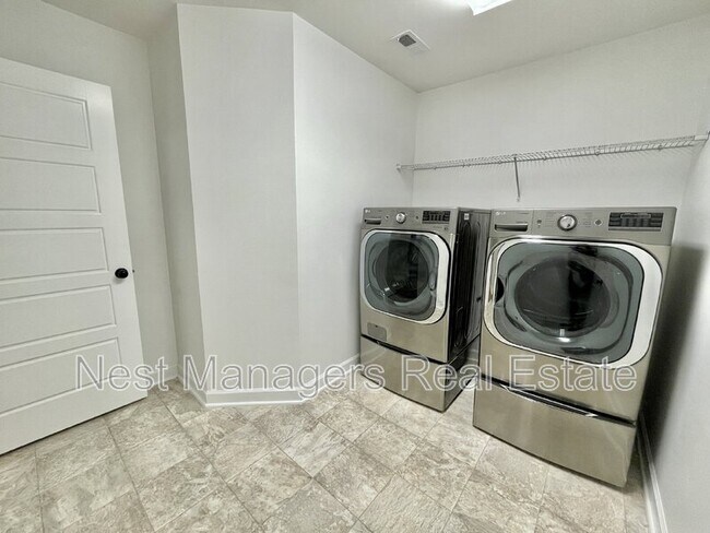 Building Photo - 3037 Eaglecrest Ln