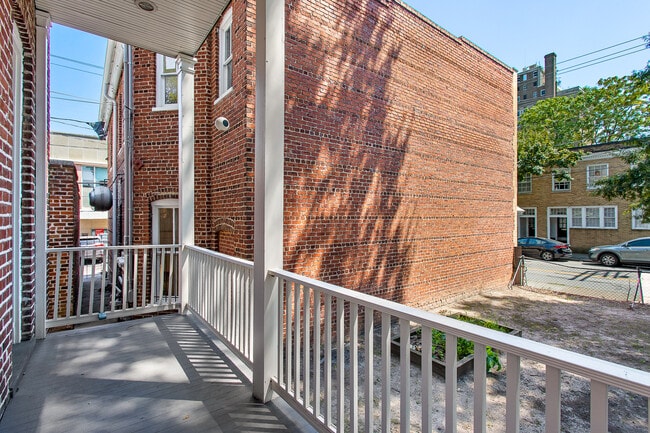 Building Photo - 2602 W Grace St