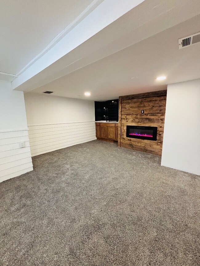 Building Photo - 7126 W Congress St