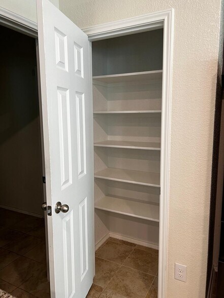 Building Photo - 405 Kaden Prince Dr
