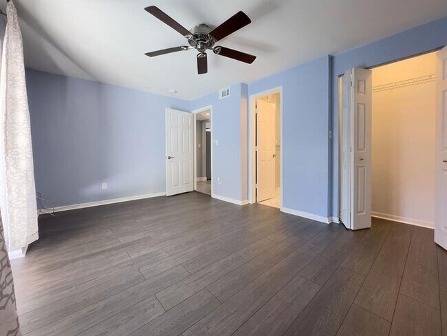 Building Photo - 902 NE 34th St