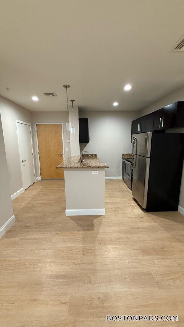 Building Photo - 75 S Main St