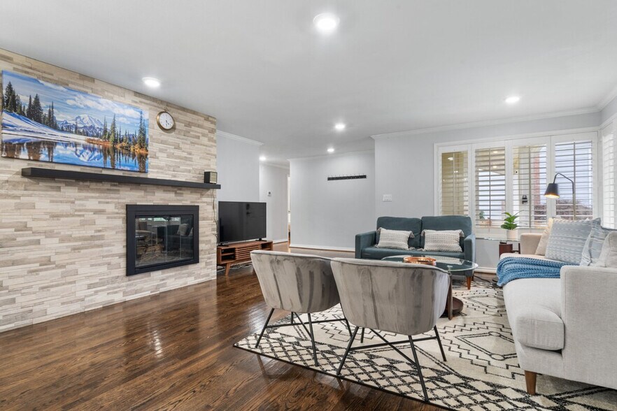 Building Photo - 14813 NE 15th Pl