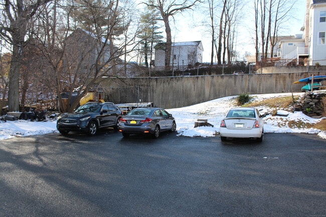 Building Photo - 66 Bridge St