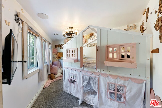 Building Photo - 2851 Seabreeze Dr