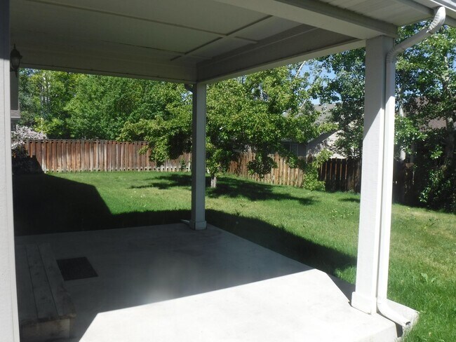 Primary Photo - Beautiful Newly Renovated 3 Bedroom Home- ...