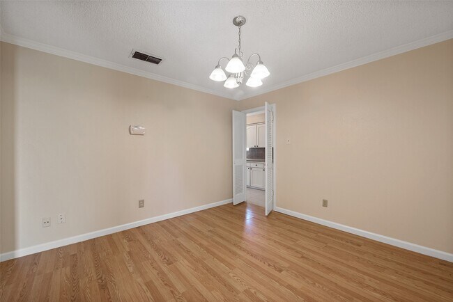 Building Photo - 807 Seacliff Dr