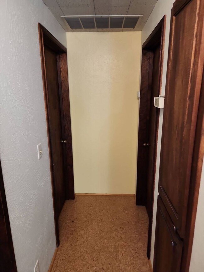 Building Photo - Clinton Dr