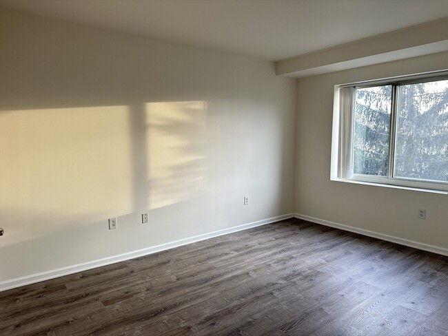 Building Photo - 1 Cityview Ln