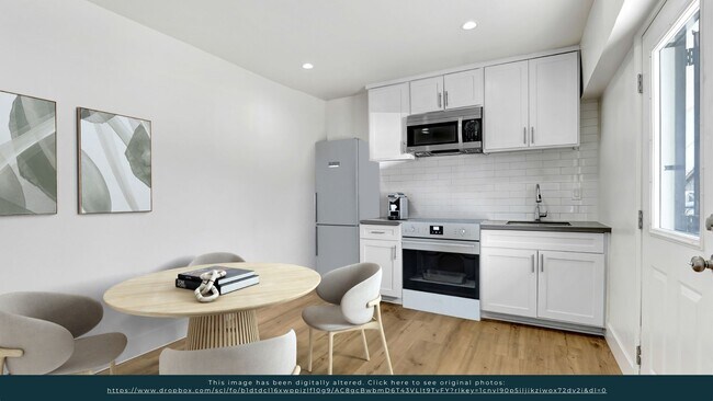 Interior Photo - 10028 San Fernando Rd