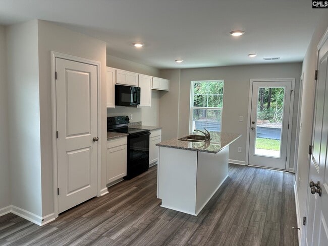 Building Photo - 820 Summerwood Ln