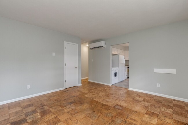 Building Photo - 9333 Chelsea Ave