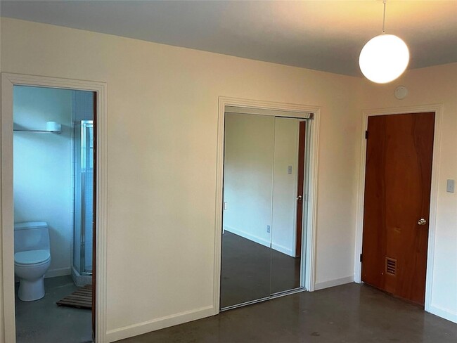 Building Photo - 205 N Ave A