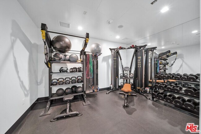 Building Photo - 9000 W 3rd St