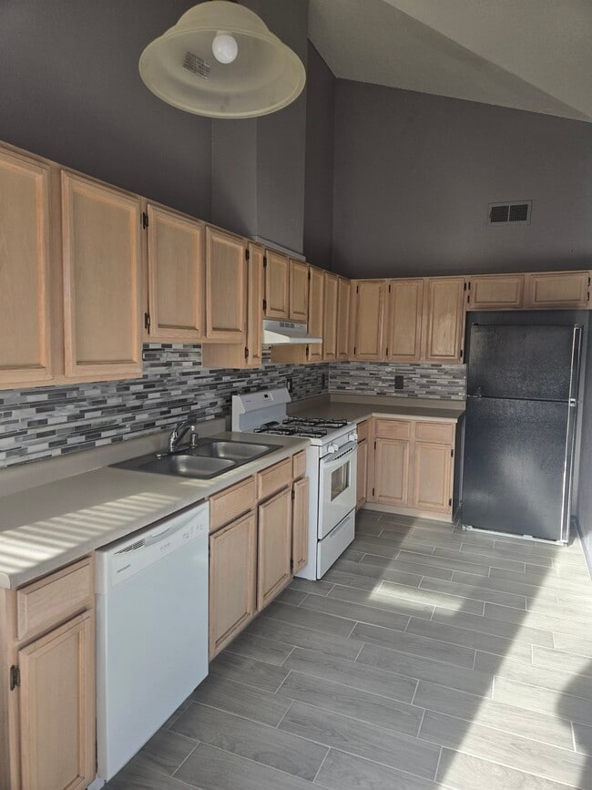 Building Photo - 14509 Encantado Dr