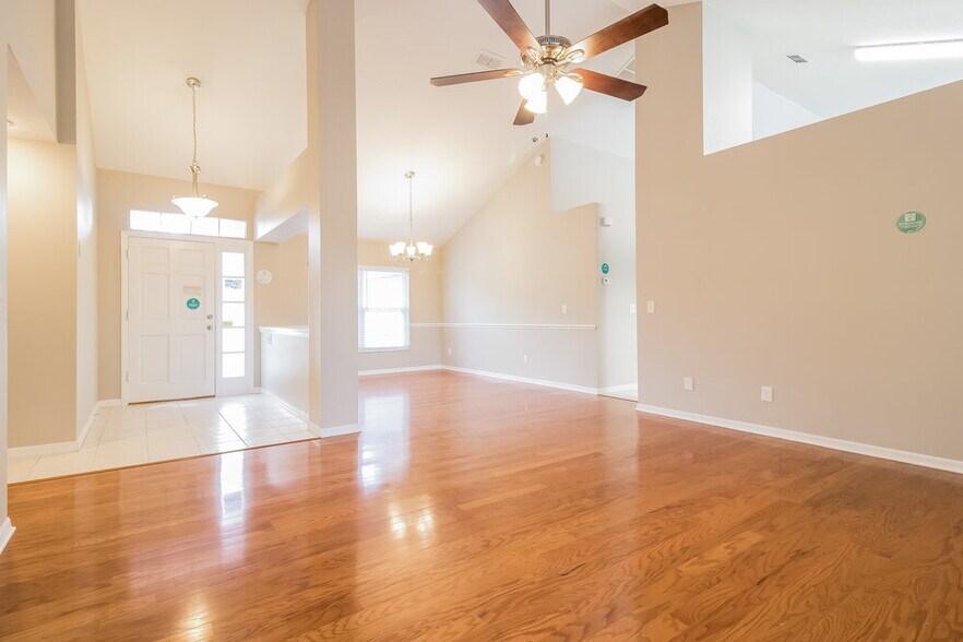 Building Photo - 1230 Glenmore Dr