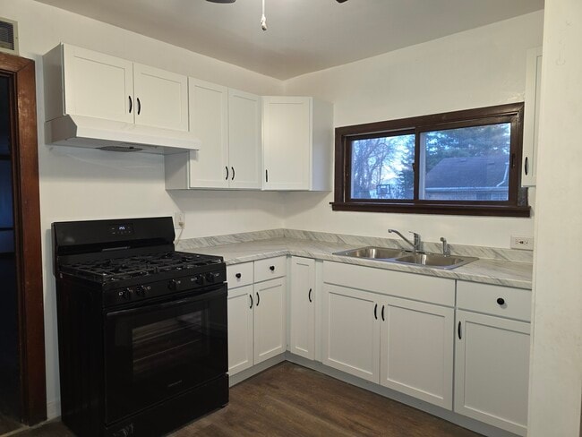 Building Photo - 117 Woodland Dr