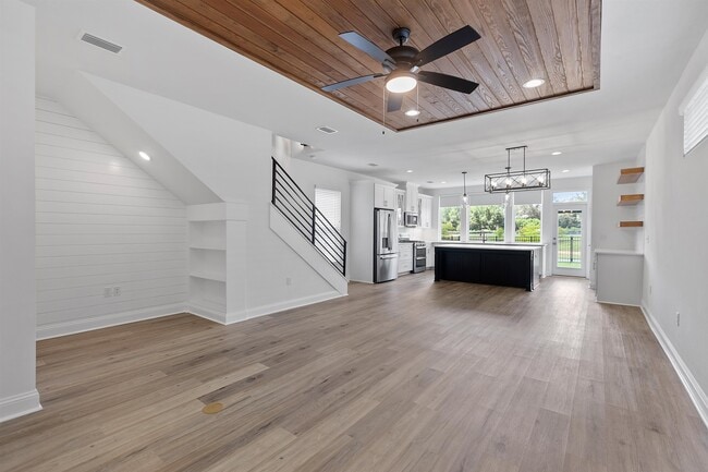 Building Photo - 5643 Fletcher Oaks Dr