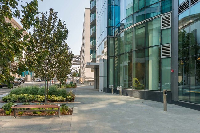 Building Photo - Stunning LUMINA Condo with Bay Views