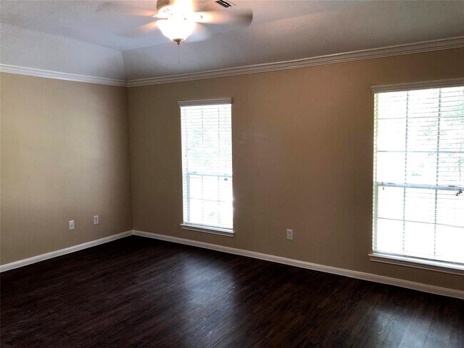 Building Photo - 9311 Eaglewood Spring Dr