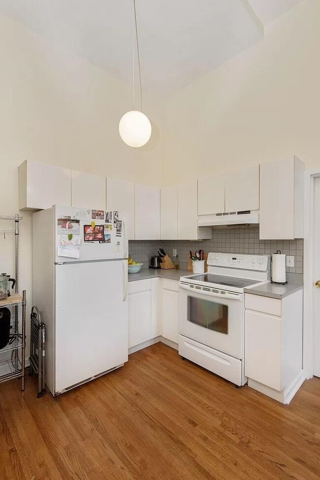 Building Photo - 450 7th St