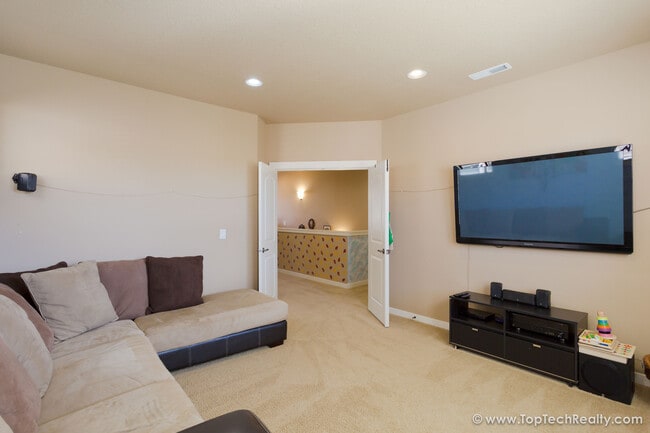 Building Photo - Stunning 3BD | 3BA | Luxury Single Family Home in Orenco | Near Intel & Park | Fenced Yard I Sola...