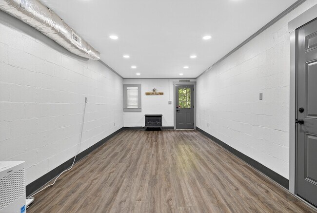 Building Photo - 3390 Tyree Springs Rd