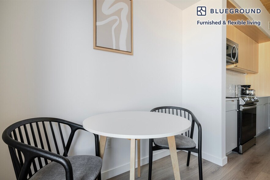 Building Photo - 154 Broadway