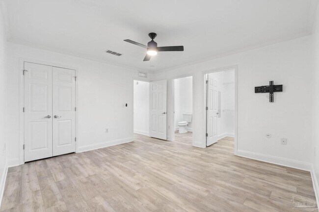 Building Photo - 707 Majestic Dr