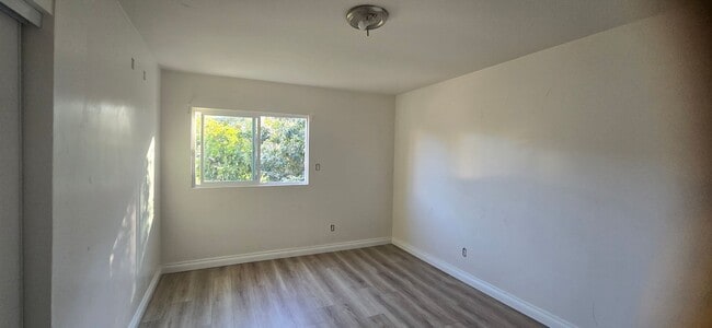 Building Photo - 3205-3207 42nd St.