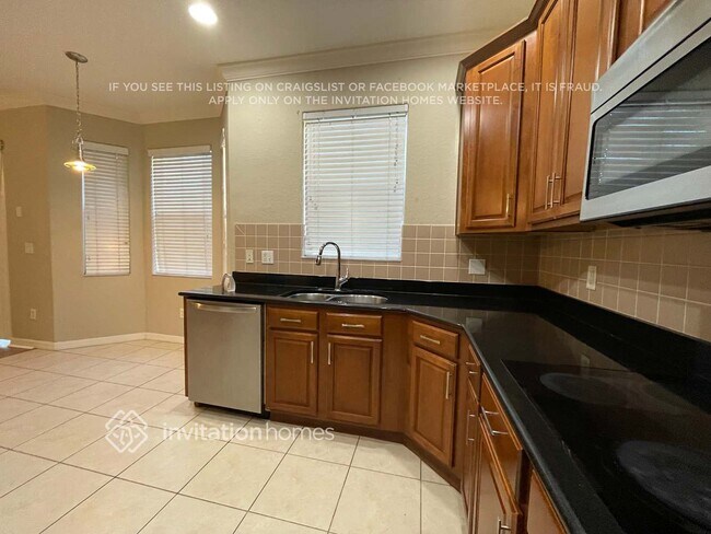 Building Photo - 10448 Deerberry Dr